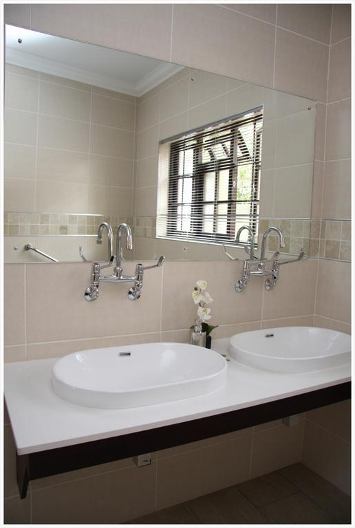 Be At Home Guesthouse Klerksdorp Ruang foto