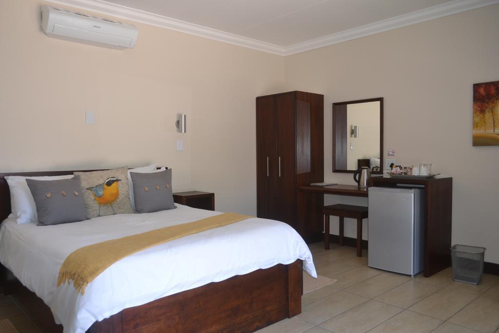 Be At Home Guesthouse Klerksdorp Bagian luar foto