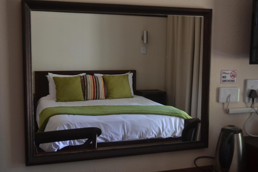 Be At Home Guesthouse Klerksdorp Bagian luar foto